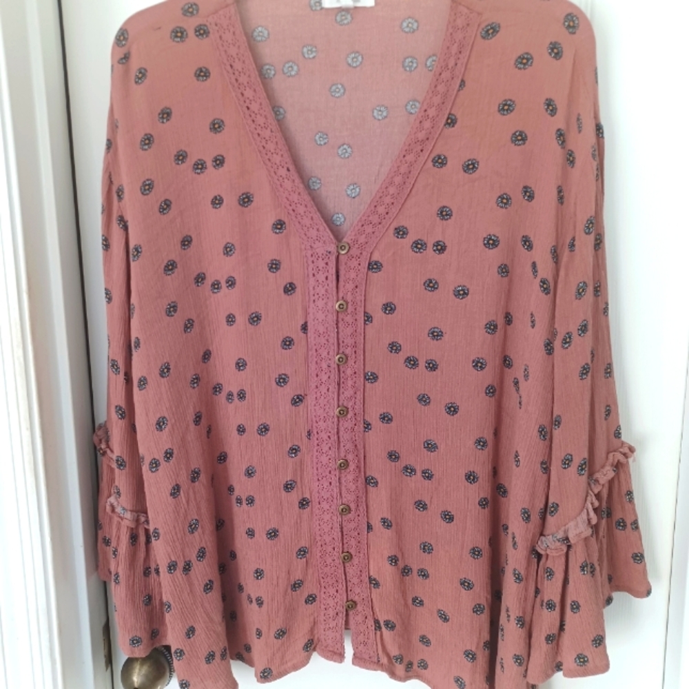 Ladies 1X MAUNCES BOHO CHIC BELL SLEEVE TOP SHIRT BLOUSE WOMANS